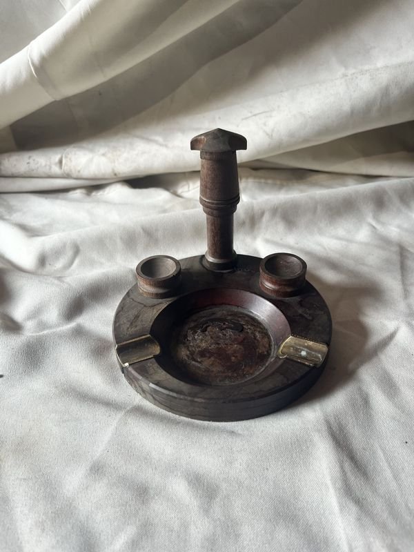 Pipa y cenicero de madera y bronce antiguo