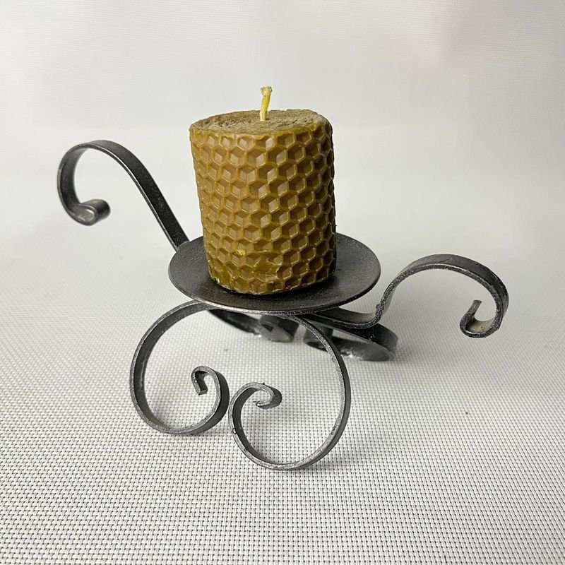 Candelabros rústicos en hierro con velas decorativas - imagen 3