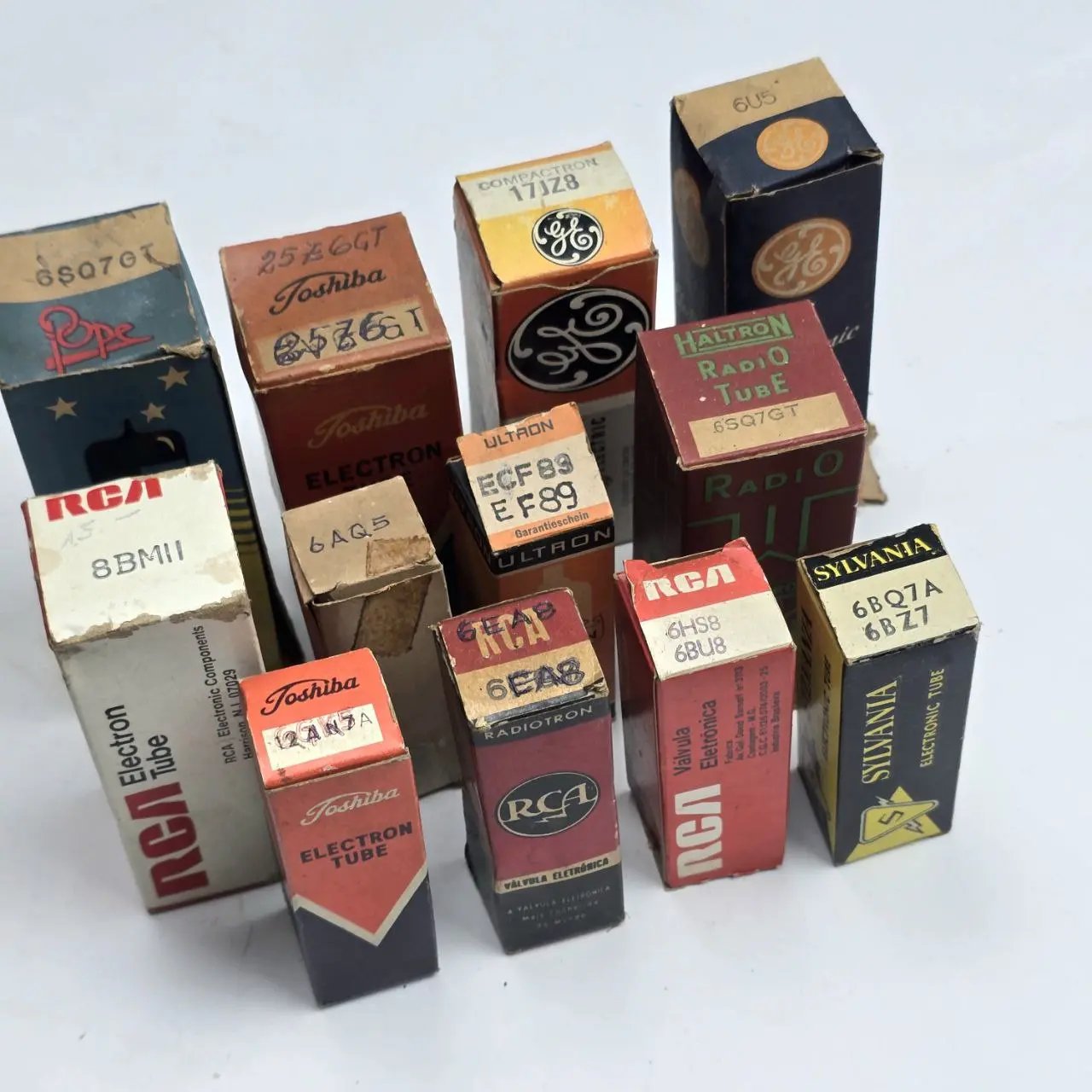 Item lote-22-valvulas-varias-x12 - Image 0