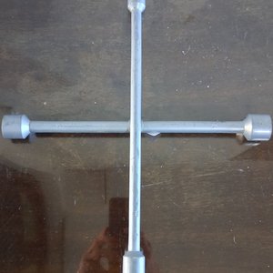 Lote siguiente: Llave cruz