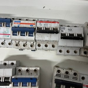 Lote de 17 Disyuntores Térmicos y Diferenciales - imagen 7