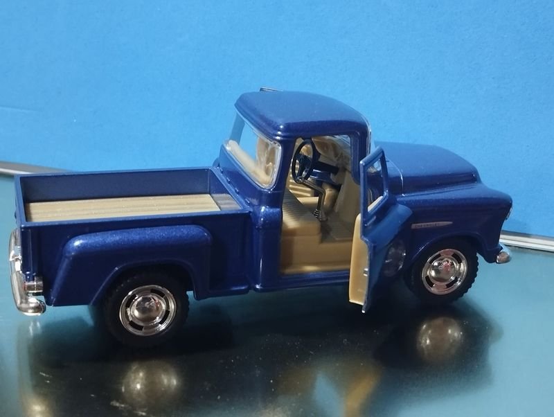 Camioneta Coleccionable Chevrolet 1955 en Escala 1/32 - imagen 3