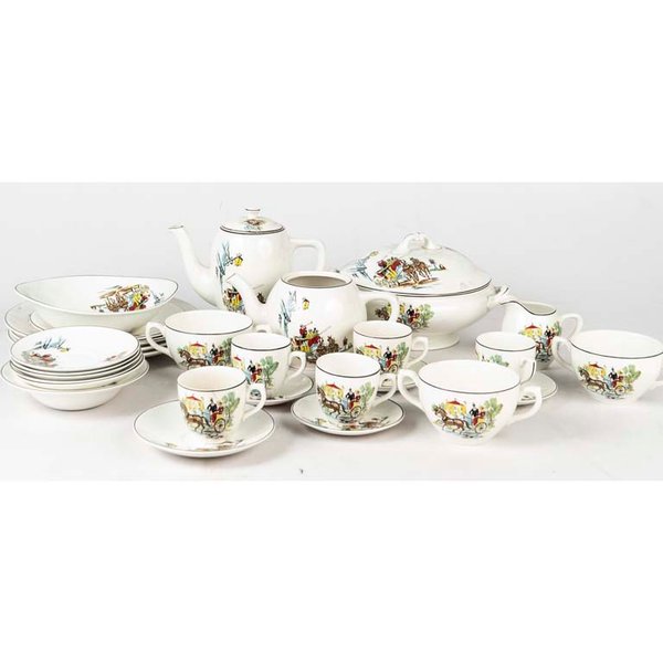 28 Piezas de loza inglesa Royal Tundstall Staffordshire. Piezas craqueladas, tazas y tapa de guisera con cascaduras, tazas con fisuras Medidas: 10x7 cm