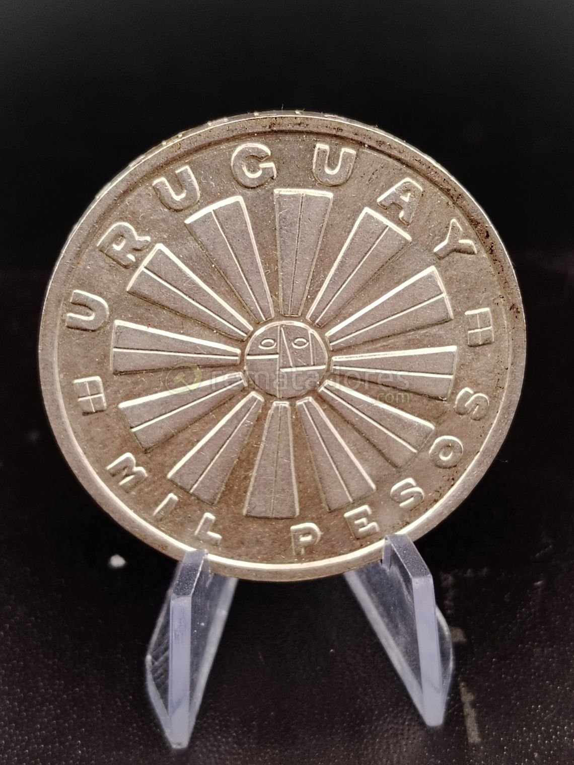 Moneda de Uruguay "Mil Pesos" con Sol de Mayo