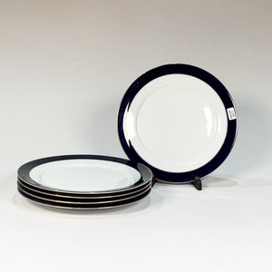 Lote anterior: Doce Platos Llanos Noritake de Porcelana Blanca y Azul con Borde Dorado