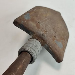 Pala Antigua de Uso Militar con Mango de Madera - imagen 3