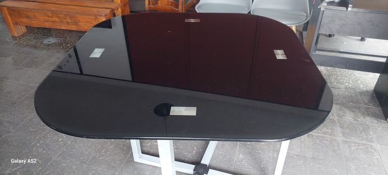 Mesa de comedor moderna y elegante - imagen 4
