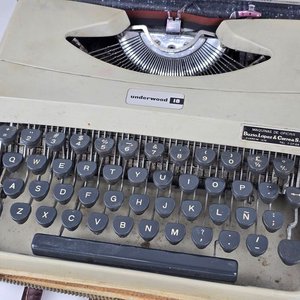 Máquina de Escribir Underwood, Teléfono Antiguo y Reproductor de Cassette Philips - imagen 4