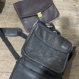 Lote anterior: Lote de 3 Maletines de Cuero Marrón y Negro