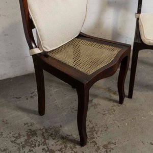 Par de Sillas de Madera Oscura con Asientos Esterillados y Almohadones - imagen 2