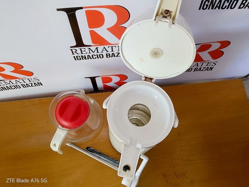 Cafetera y Pitcher de Vidrio con Tapa de Plástico - imagen 3