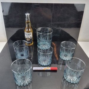 L 277 - Set De 6 Piezas - Atractivo juego de 6 vasos de whisky con base facetada y detalles grabados en la superficie, en tonalidad azulada, ideales para realzar cualquier bebida - imagen 2