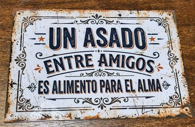 Cartel Metálico "Un Asado Entre Amigos" 28x19cm