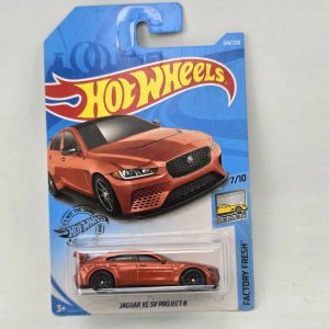 Lote anterior: Hot Wheels Jaguar XE SV Project 8 Naranja