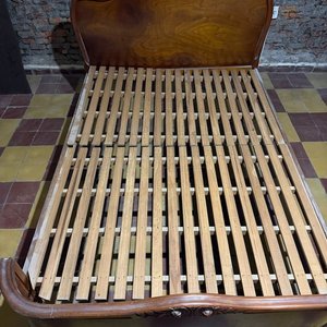 Lote anterior: Cama Estilo Francés de Plaza y Media en Madera