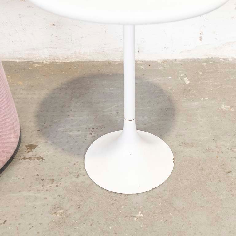 Mesa de sala Tulip y puff tapizado tela rosada CAVALETTI Spin - imagen 2