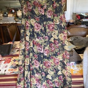 Conjunto Vestido Largo Estampado con Flores y Saco Corto Verde Oliva - imagen 5