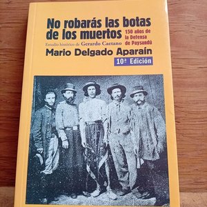 Lote siguiente: Libro "No Robarás las Botas de los Muertos" de Mario Delgado Aparaín