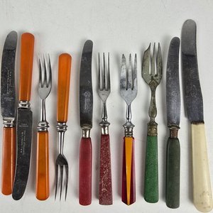 Juego de Cubiertos para Postre con Mangos de Color - imagen 3