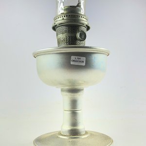 Lámpara de mesa antigua con depósito de metal y tubo de vidrio - imagen 3