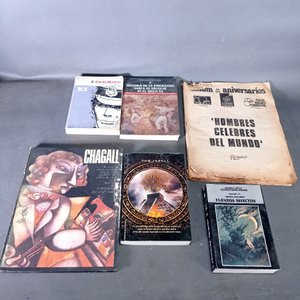 Lote siguiente: Lote de 5 Libros y un Álbum con Deterioros
