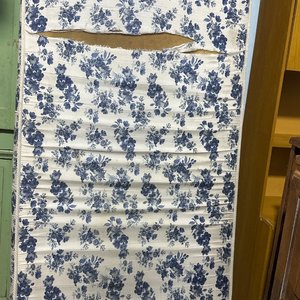 Lote anterior: Colchón de una plaza con estampado floral azul y blanco