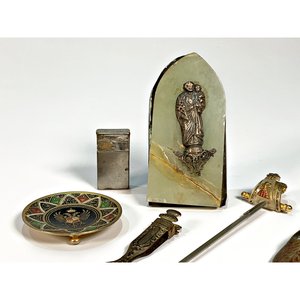 Lote de Encendedores, Gemelos, Abrecarta Espada, Figura Religiosa y Más - imagen 3