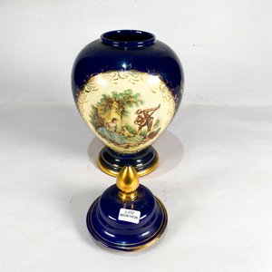 Potiche Azul Cobalto con Tapa y Escena Galante, 34 cm - imagen 3