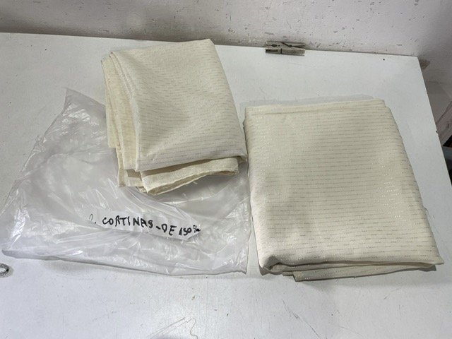 Lote anterior: Cortinas de tela blanca