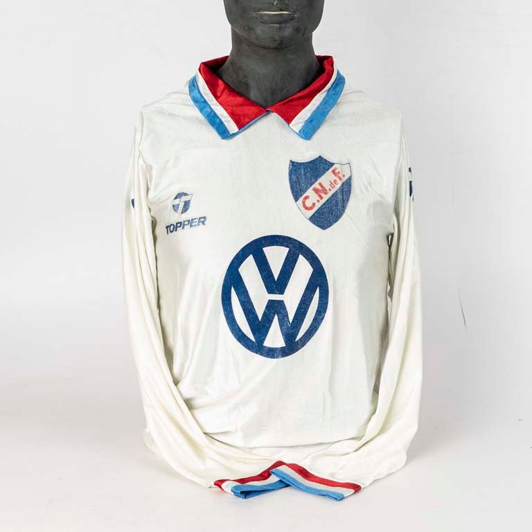 Lote siguiente: Camiseta de Nacional de utilería marca TOPPER N°10 de William Castro en la Copa Libertadores de 1988