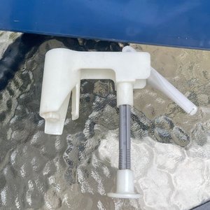 Cajón con más de 150 Accionamientos de Cisterna Plástico Nuevos - imagen 2