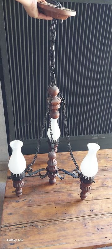 Lámparas de tres luces en madera tallada y hierro forjado - imagen 2