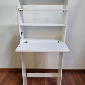 Escritorio Minimalista Blanco con Tapa Rebatible y Estantes Superiores - imagen 2