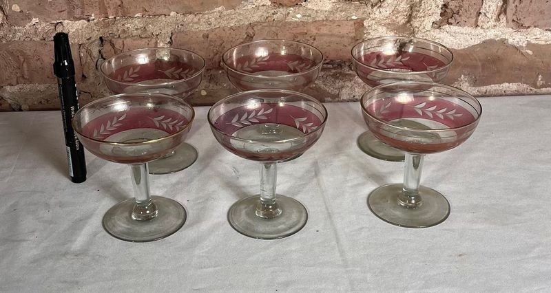 Juego de 6 Copas de Cristal Labrado con Detalle Rosa y Dorado