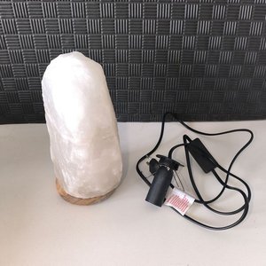 Lámpara de Sal del Himalaya Blanca con Base de Madera y Cable - imagen 2