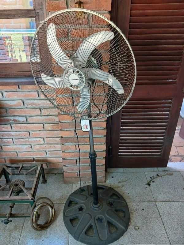 Ventilador de Pie Metálico con Base Redonda