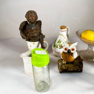 Lote de Jarra Adornos, Salero y Tazas - imagen 3