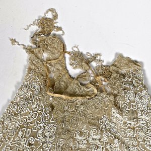 Vestido Antiguo de Dama con Bordado de Mostacillas y Lentejuelas - imagen 4