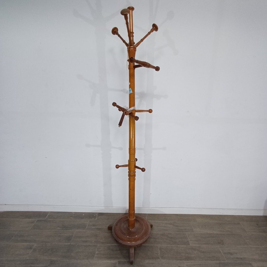 Lote anterior: Perchero de pie de madera de pino con base circular y tres patas