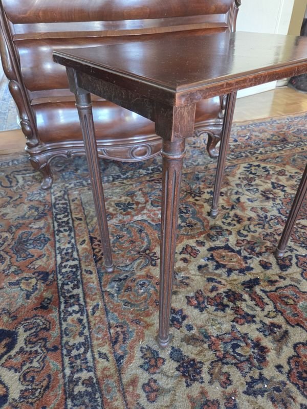 Mesa inglesa de madera con patrones y estilo clásico - imagen 3