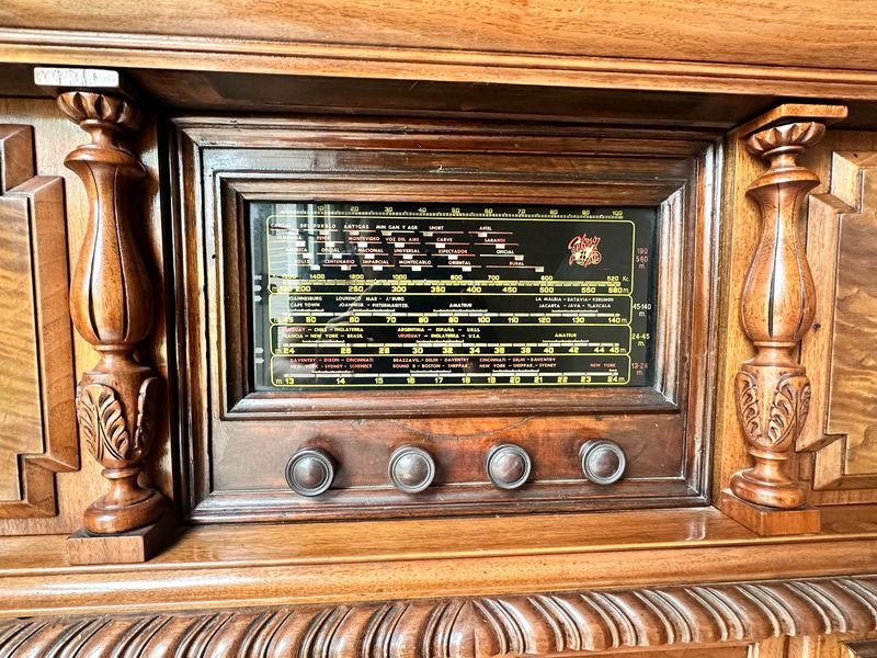Gran Mueble Combinado con Radio y Toca Disco - imagen 2