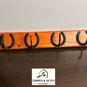 Lote anterior: Perchero de Madera con Herraduras