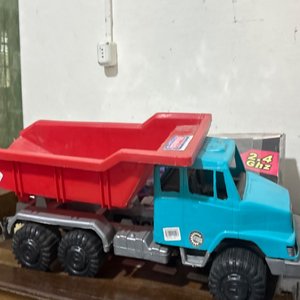 Lote anterior: Camión Volquete de Juguete Rojo y Azul