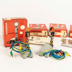 5 cajas con señal de avanve Marklin para paqueta de tren. - imagen 2