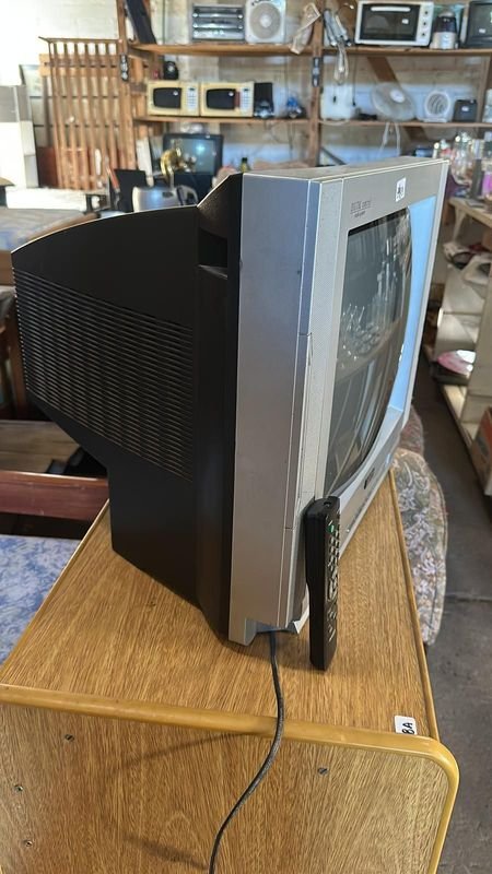 TV WNR DE TUBO - Televisor de tubo con control remoto