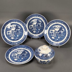 Conjunto Vajilla Inglesa "Willow" Johnson Bros y Churchill: 4 Platillos y Pote con Tapa - imagen 1