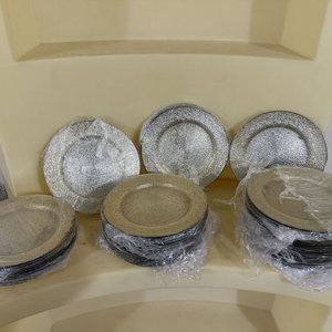 Platos de Vidrio Dorados con Textura - imagen 4