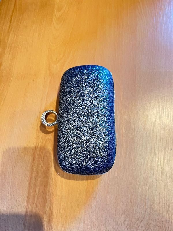 Cartera clutch rígida brillante negra - imagen 5