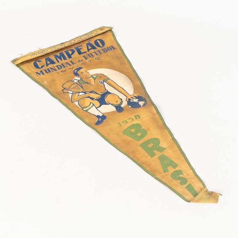 Lote siguiente: Banderín del Campeón Mundial de Fútbol Brasil 1958