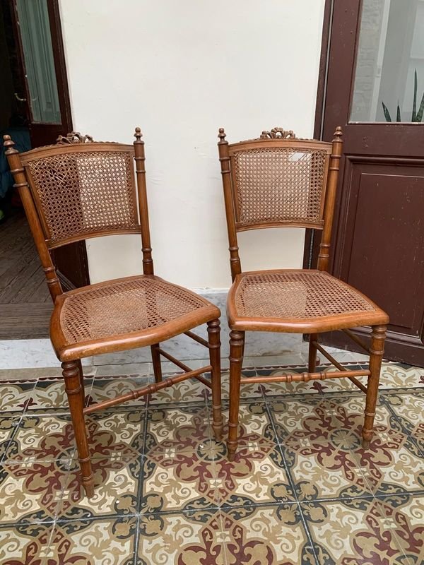 Sillas antiguas de madera y cana